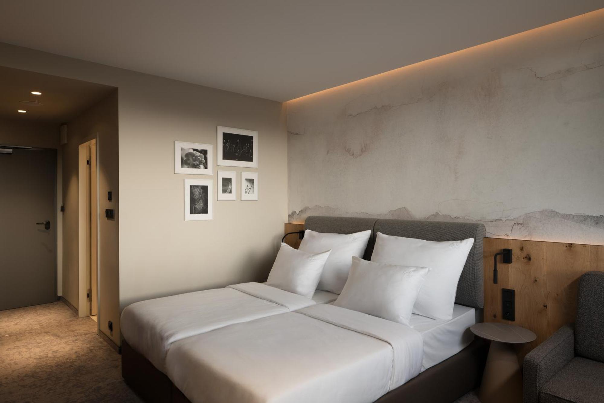 Executive Double Room Balcony Spa Access,1683804317:JPEG