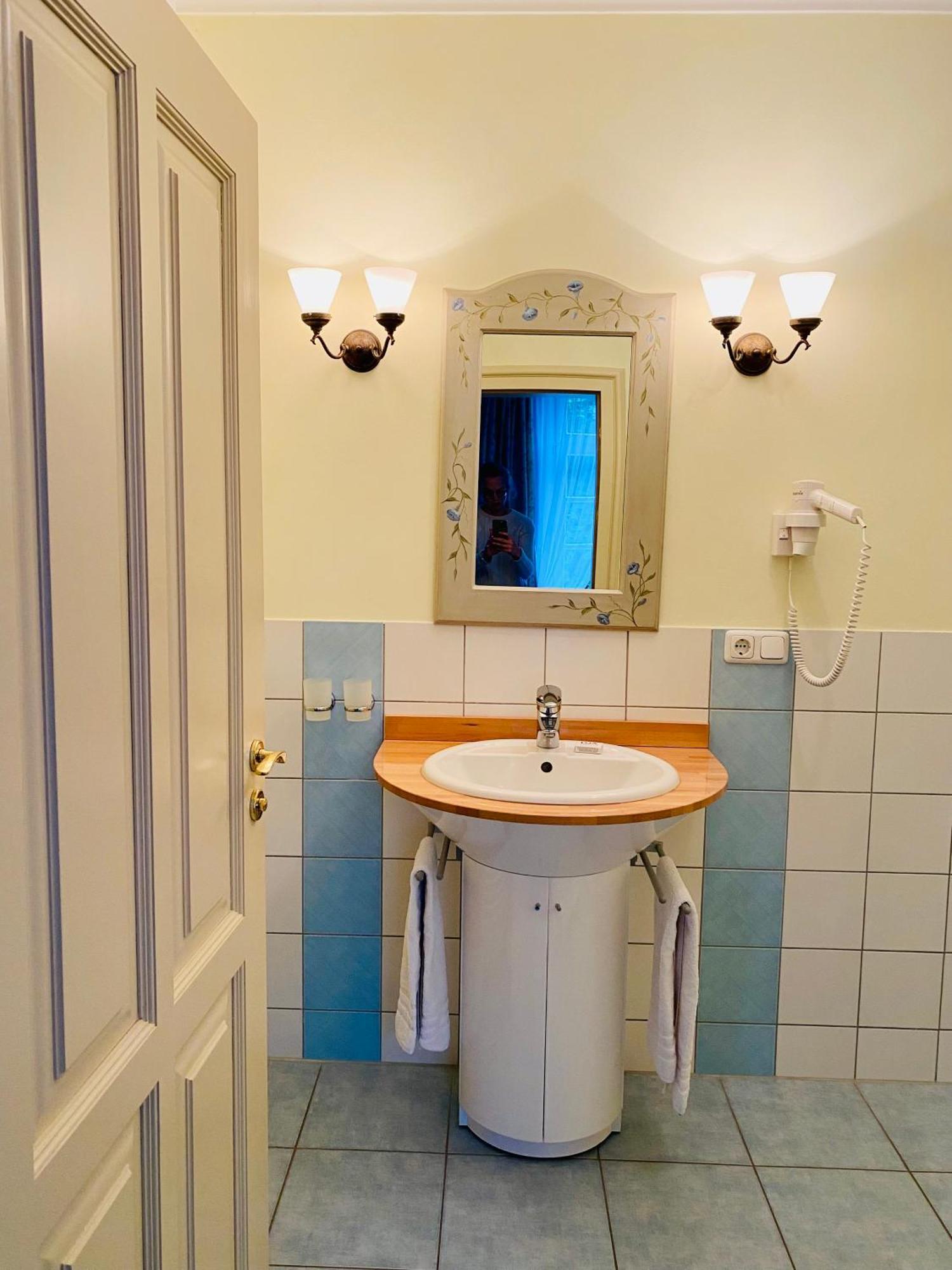 Double Room,1678119165:JPEG