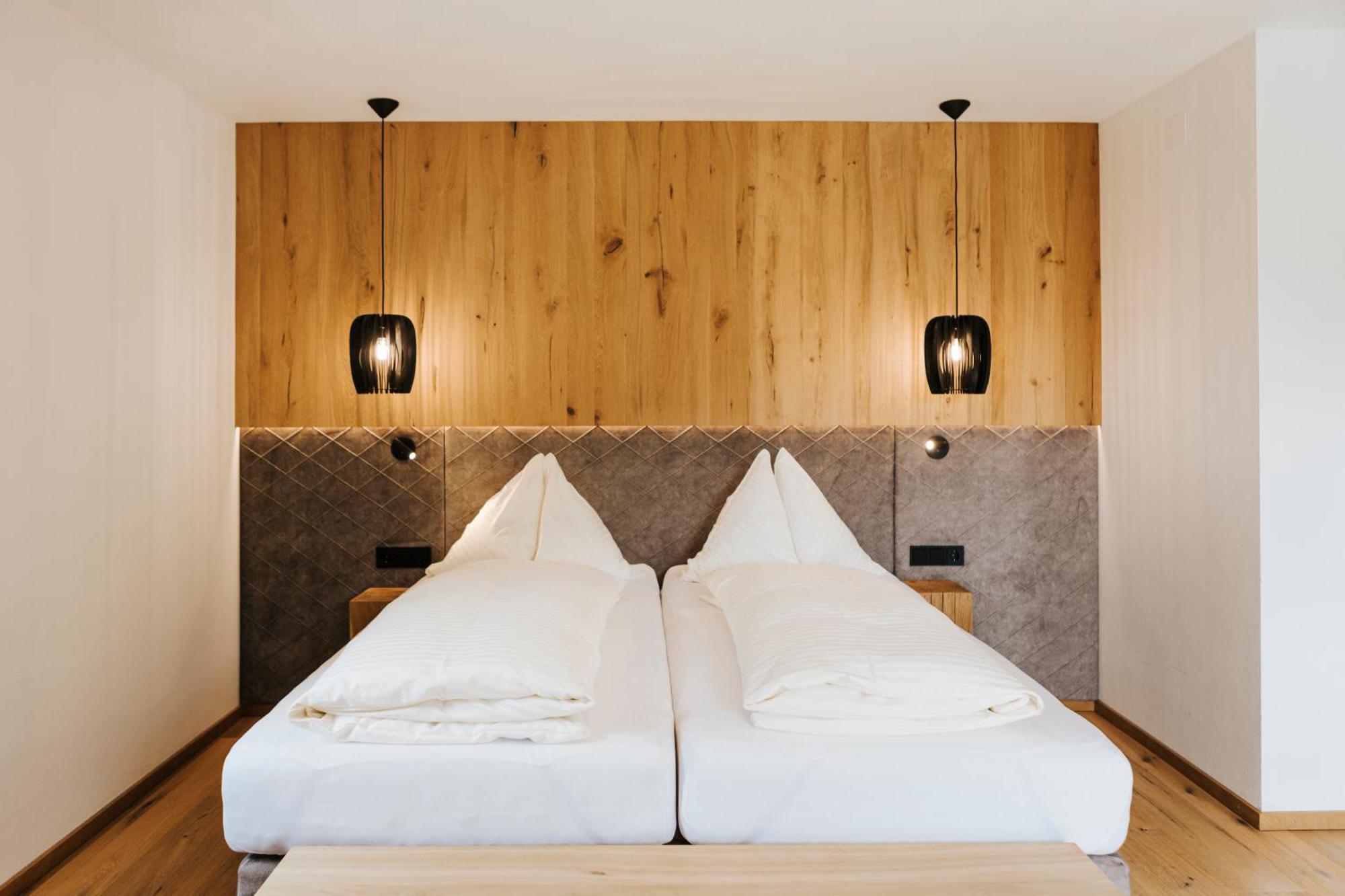 Family Room Comfort,1682941406:JPEG