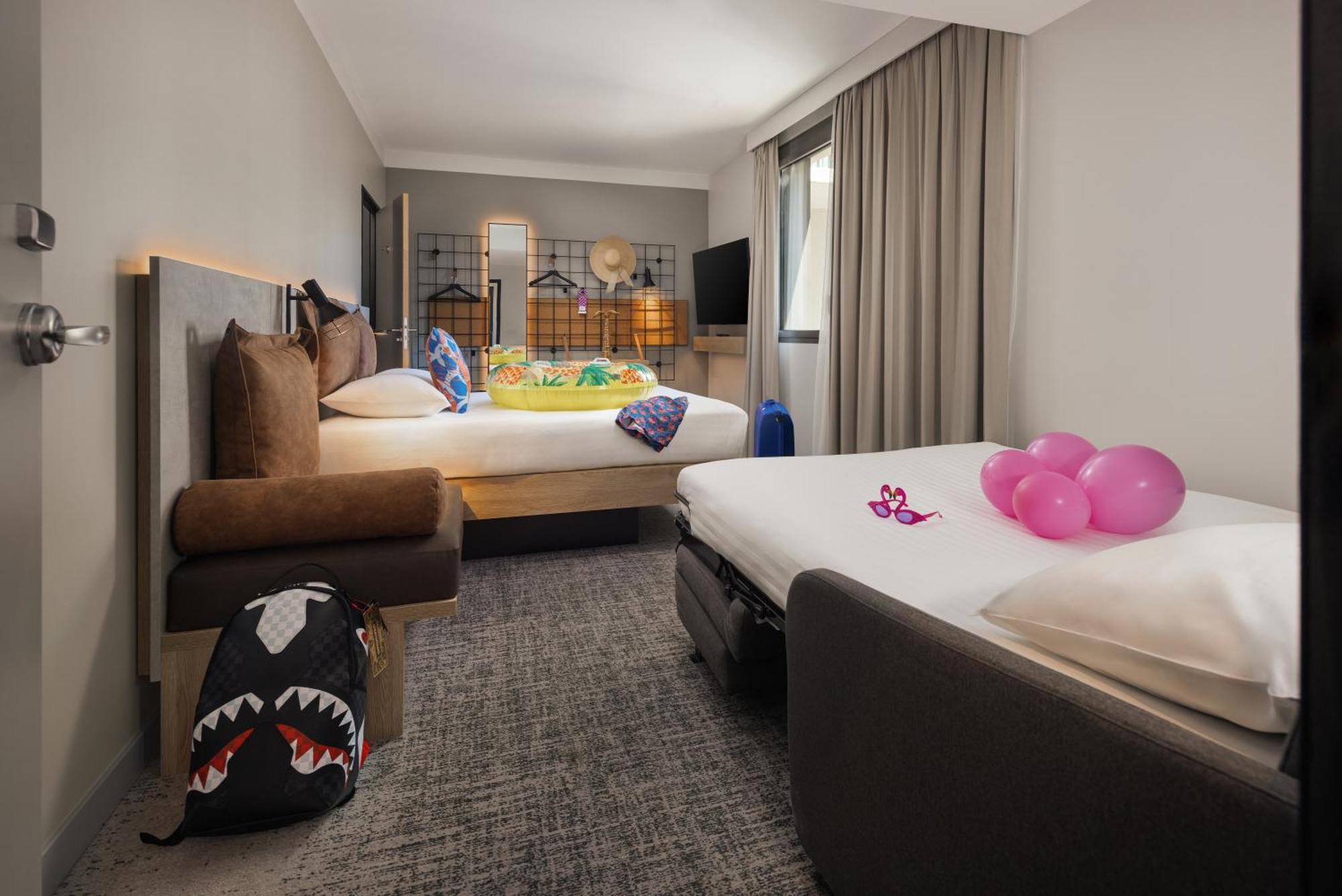 Moxy Family Queen Room Sofa Bed,1684368641:JPEG