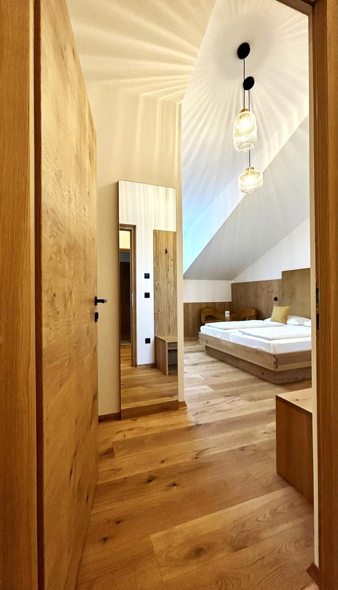 Double Room,1689900397:JPEG