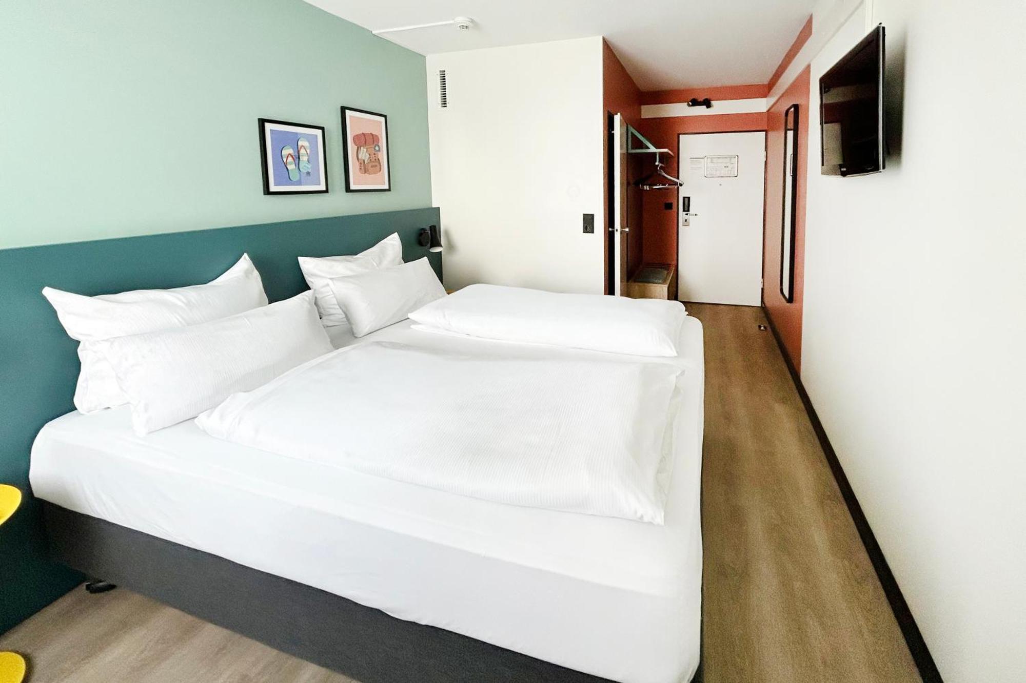 Standard Queen Room,1704889560:JPEG