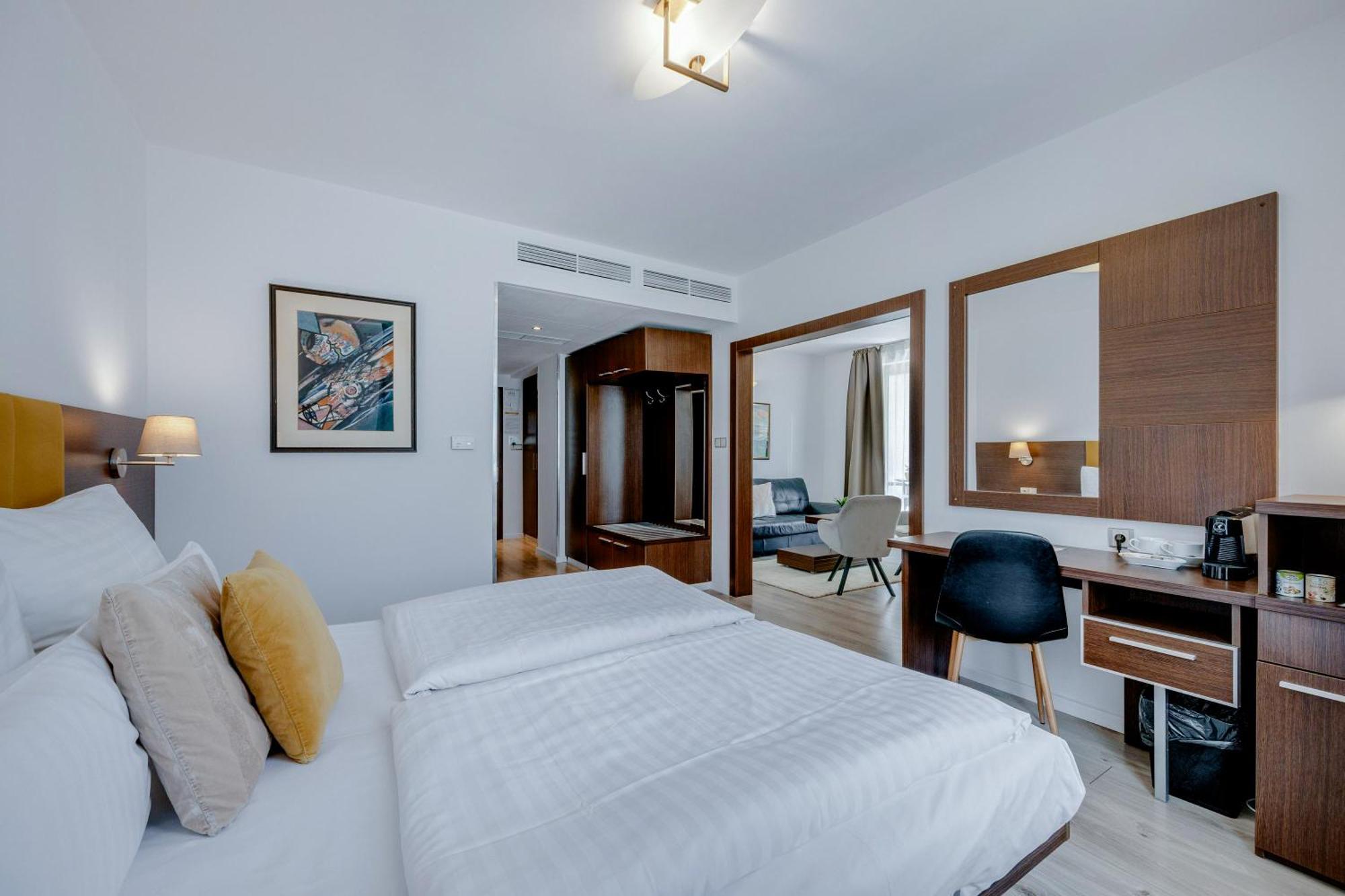 Suite,1706777346:JPEG