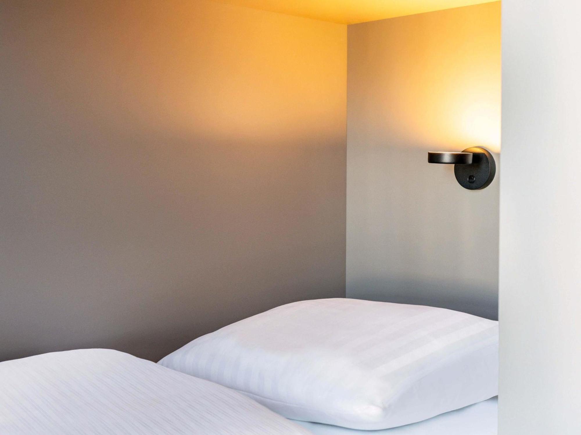 Twin Room,1707023717:JPEG