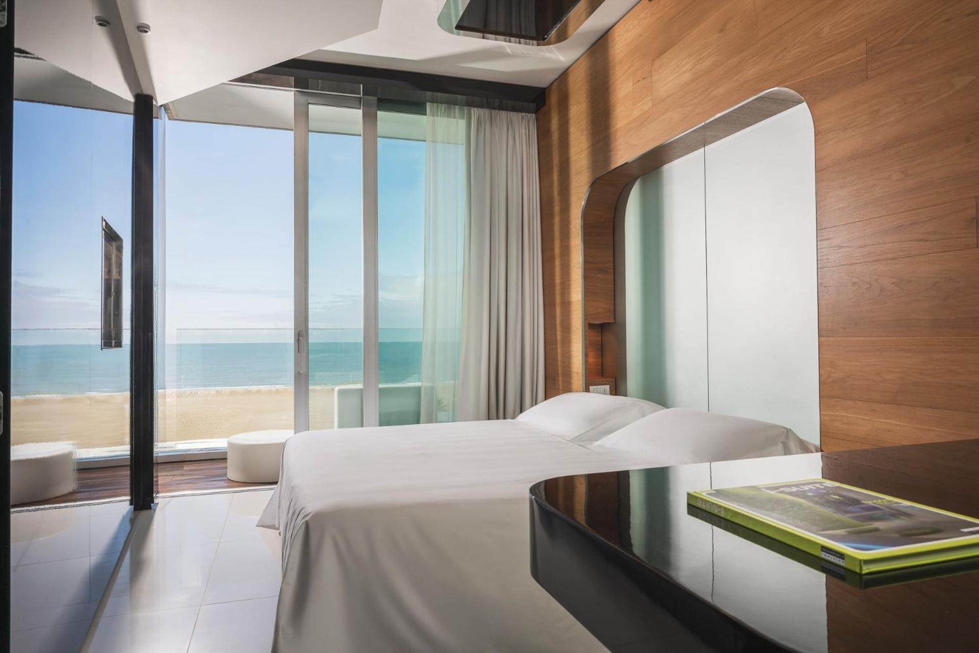 Suite with Sea View,1739395239:JPEG