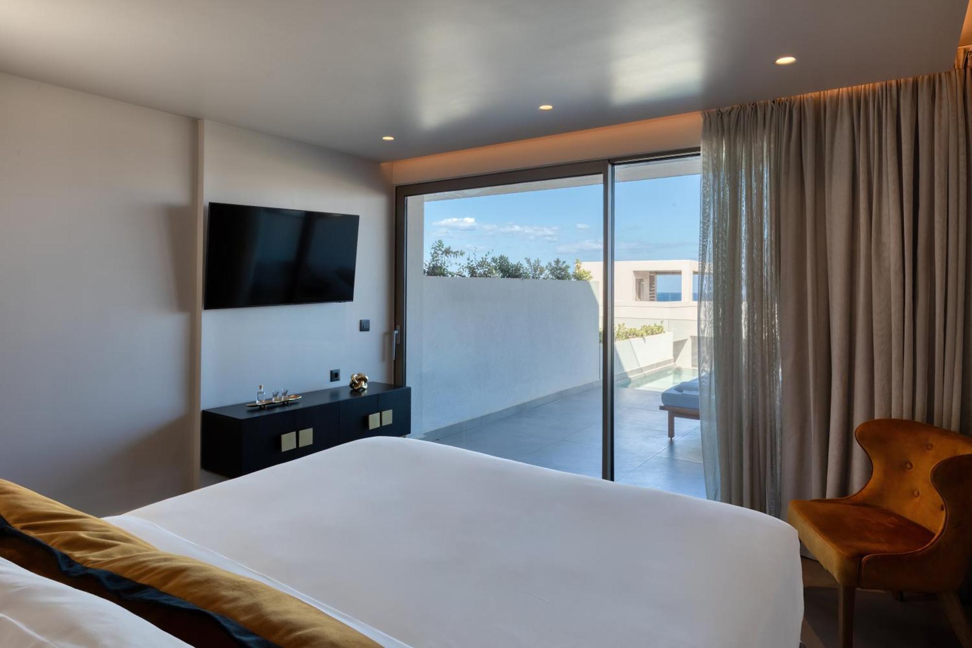 Ivory Gold Suite Side Seaview Individual Pool