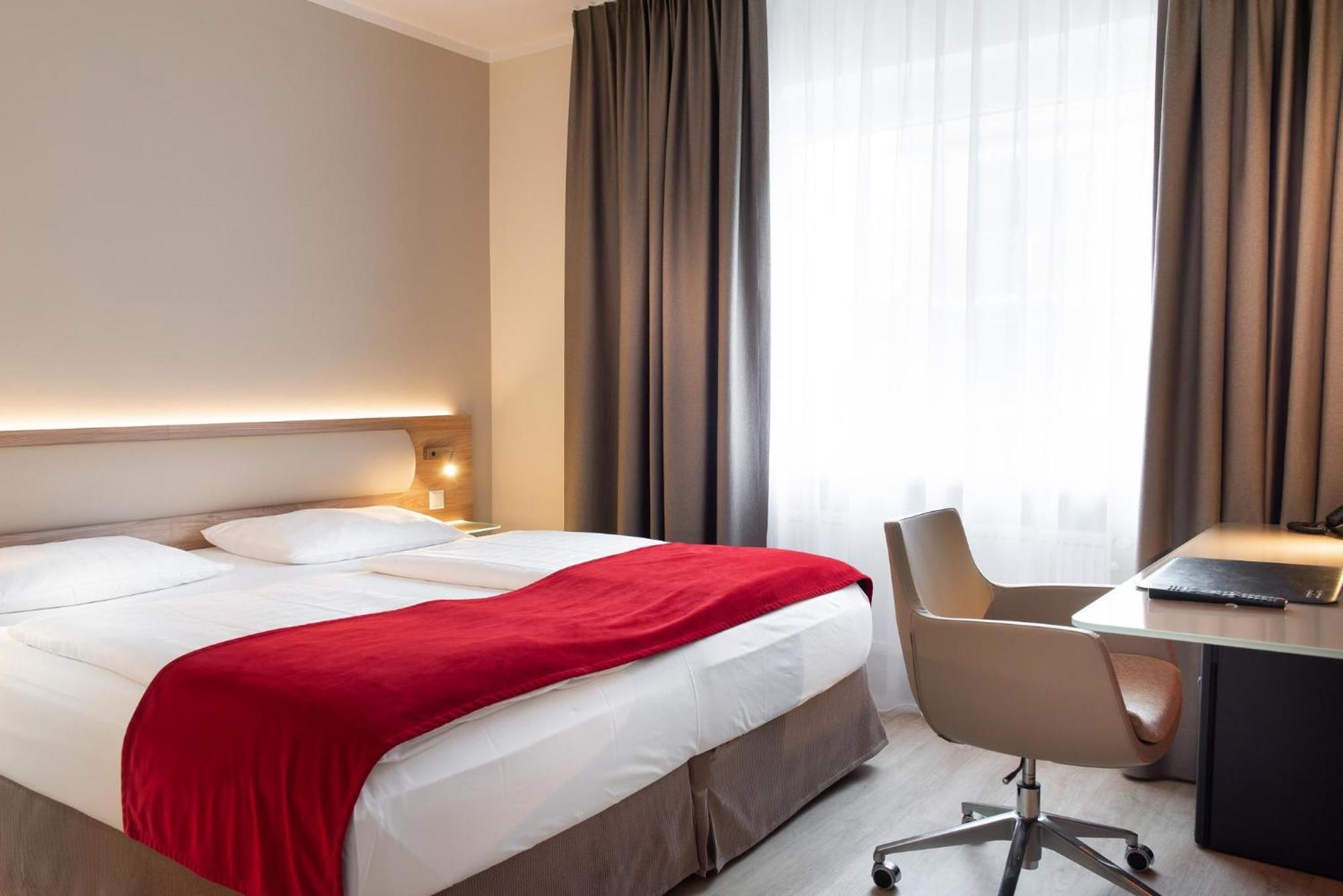 Deluxe Double Room,346173937:JPEG