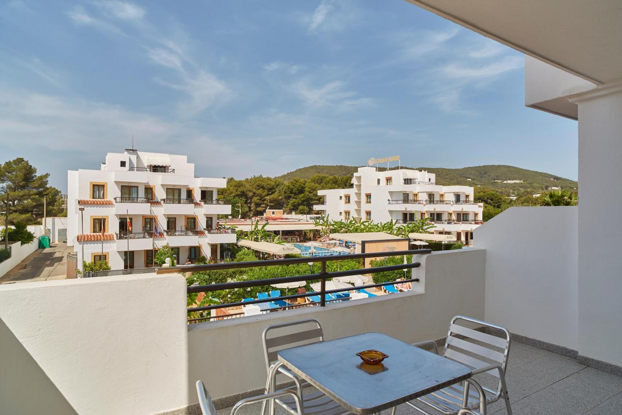 Premium One-Bedroom Apartment Pool View