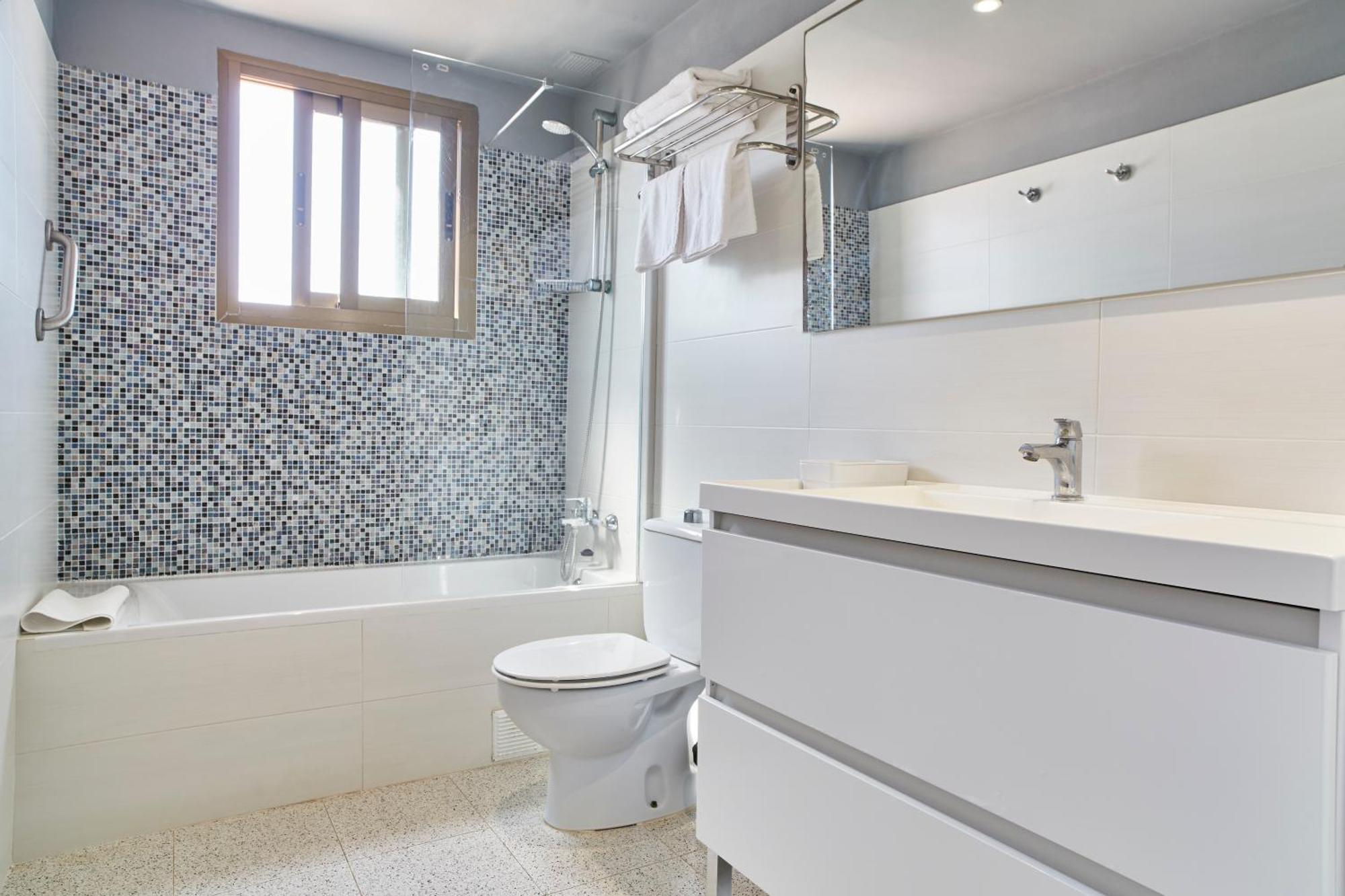 Premium Two-Bedroom Apartment Pool View