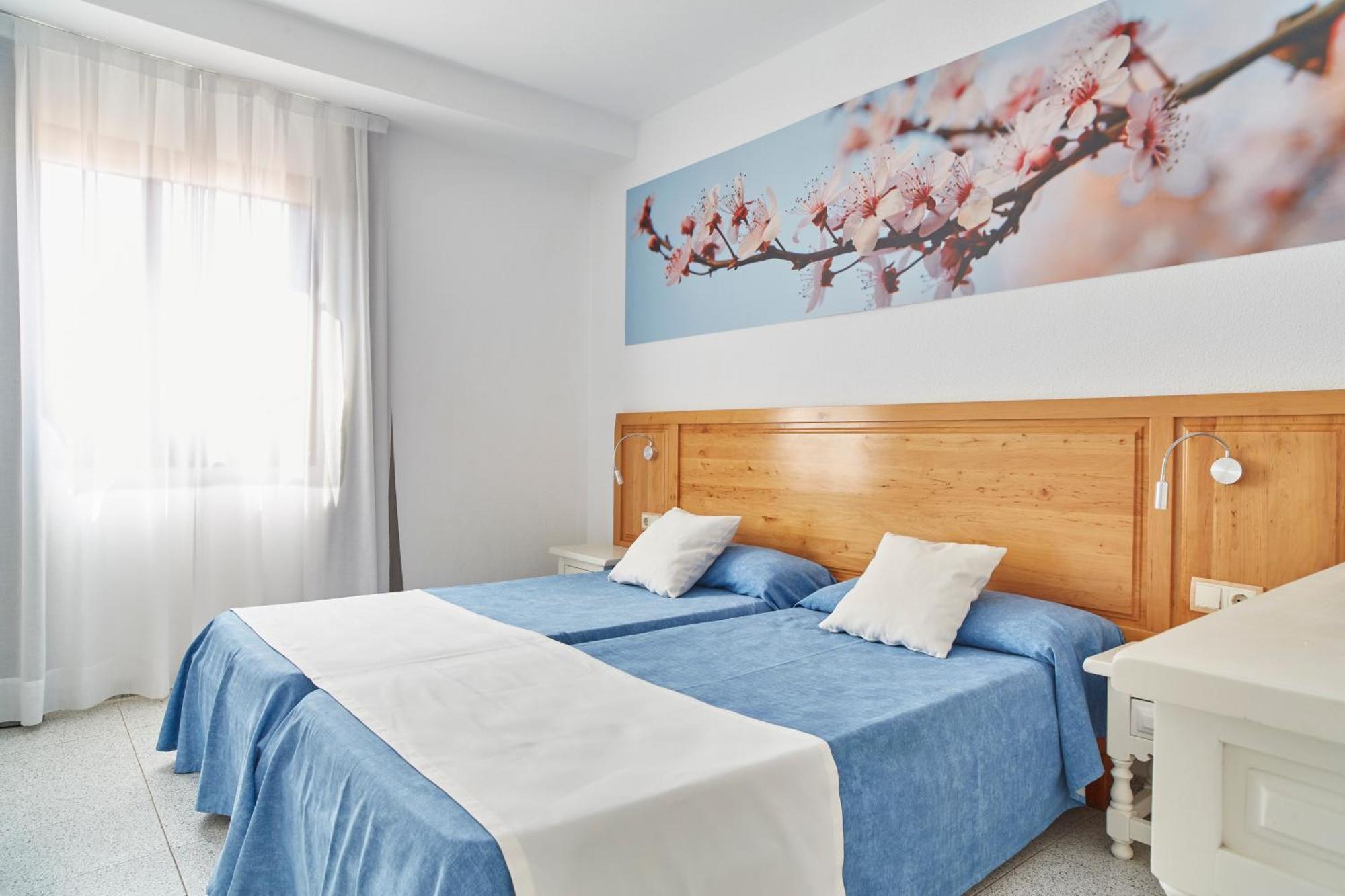 Premium Two-Bedroom Apartment Pool View