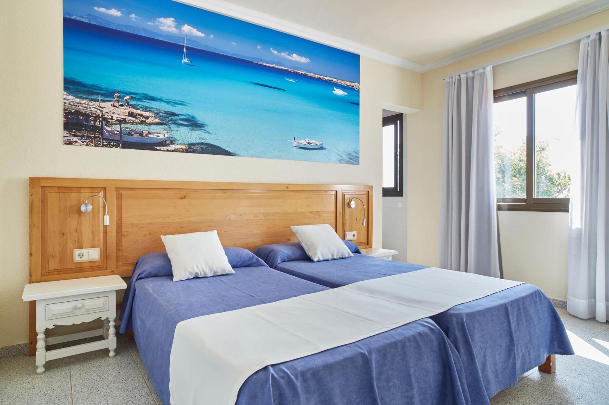 Premium Two-Bedroom Apartment Pool View