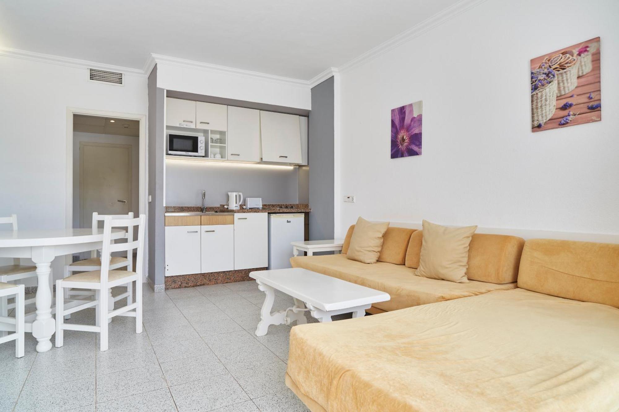 Premium One-Bedroom Apartment Pool View