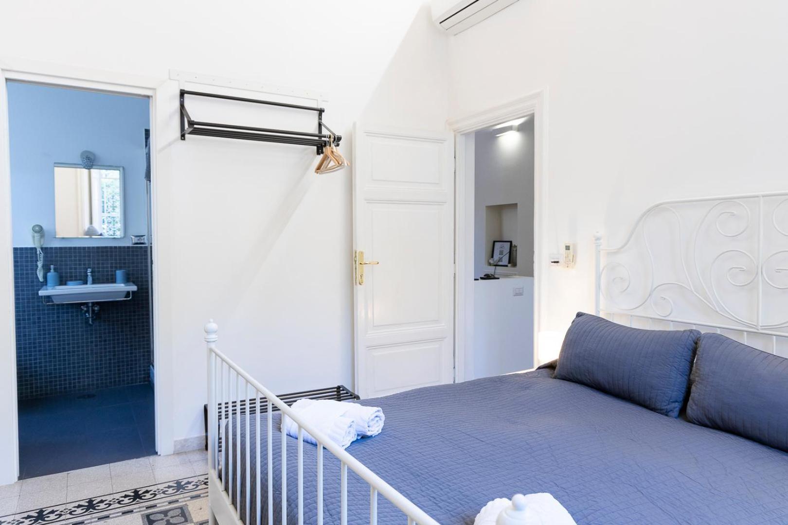 Double Room,1743060246:JPEG