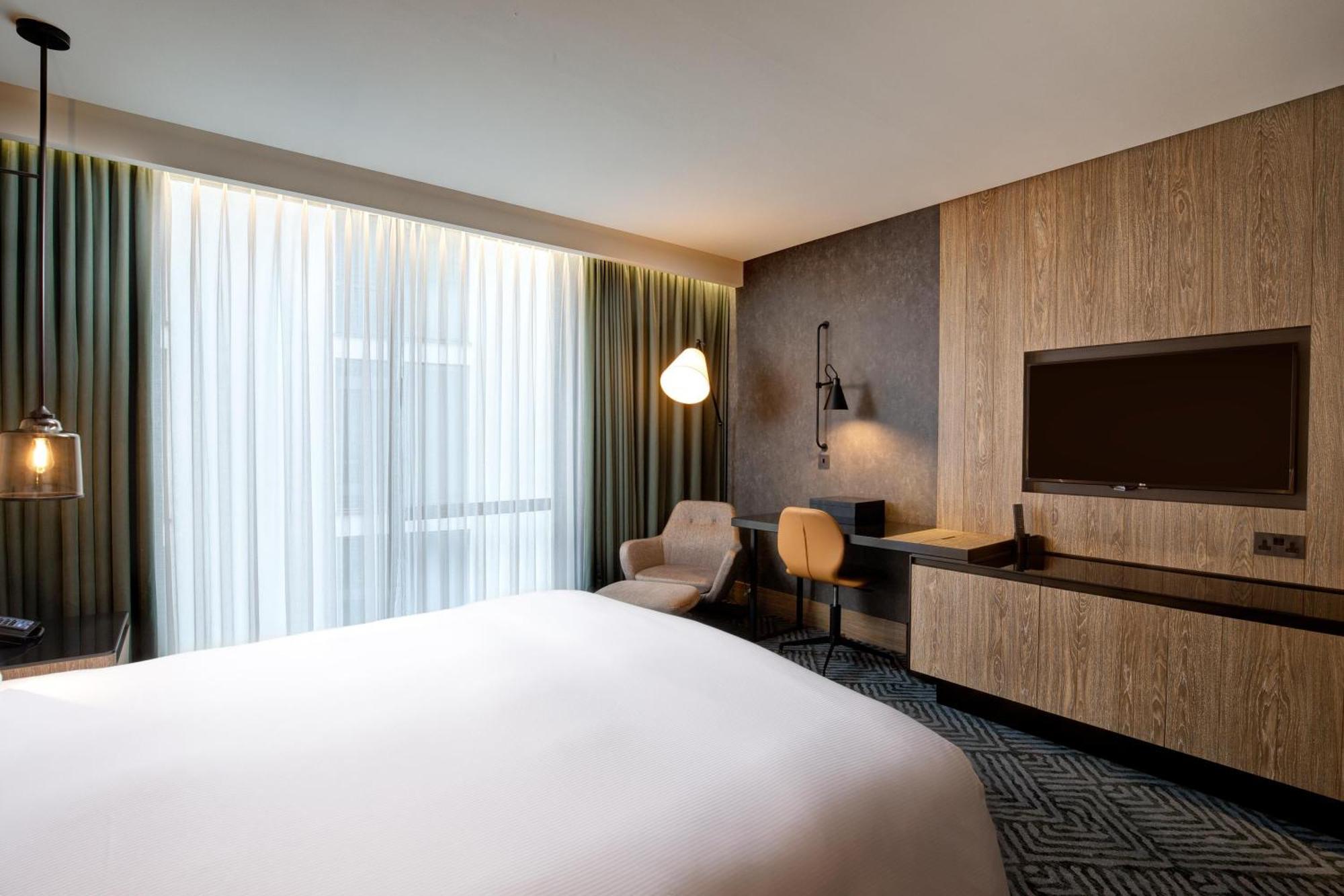 Zimmer mit Kingsize Bett