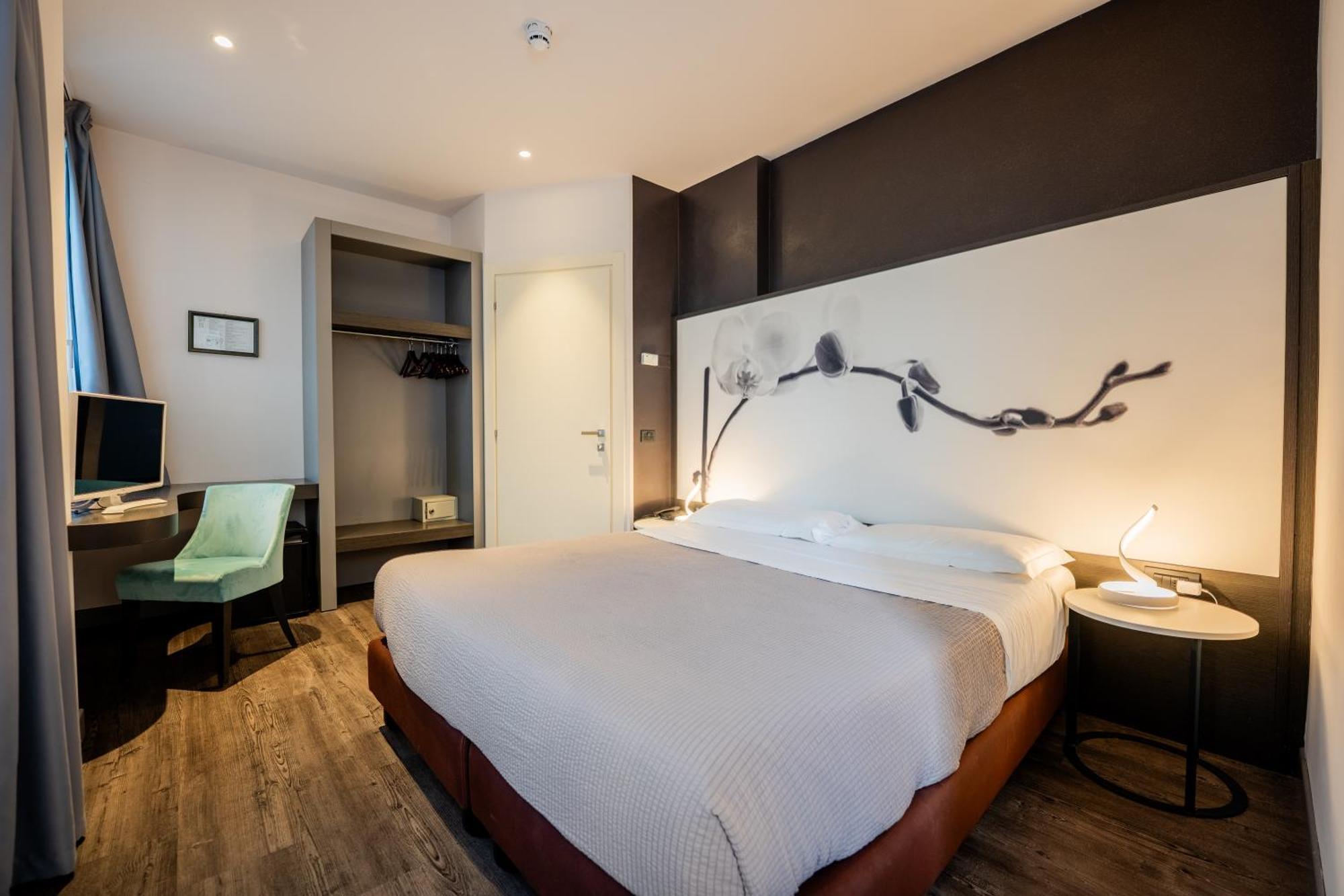 Double or Twin Room Partial Lake View