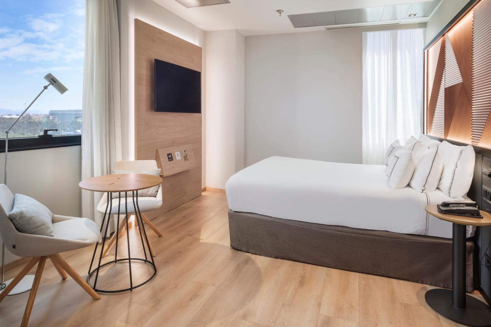 Melia Queen Room,1770835758:JPEG