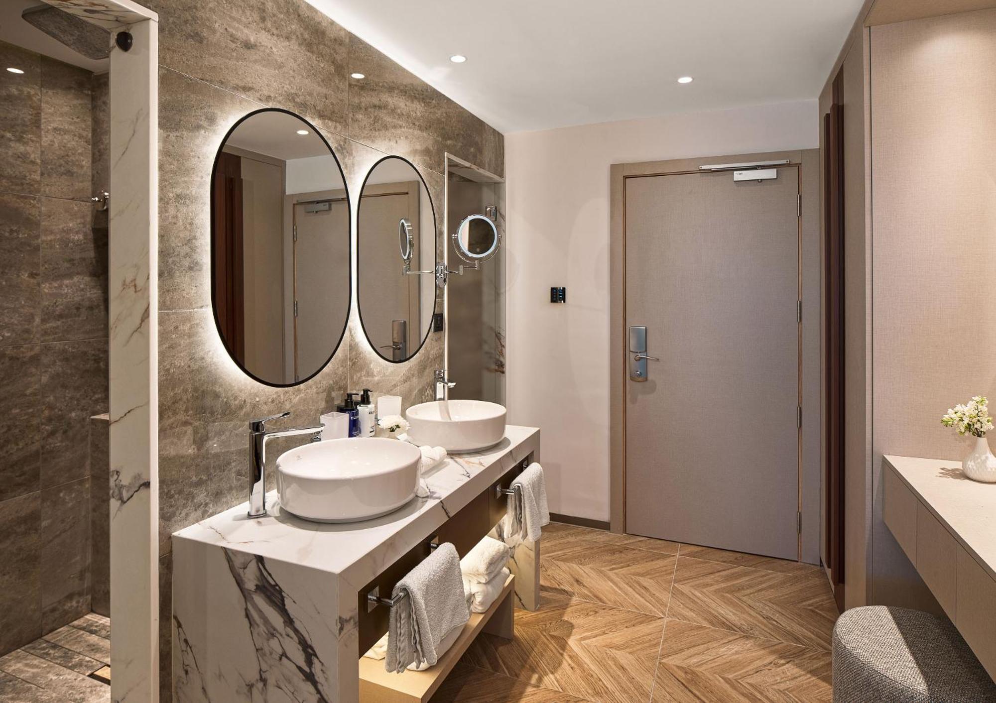 Deluxe Superior Room Pool and Sea View (18+ years old)