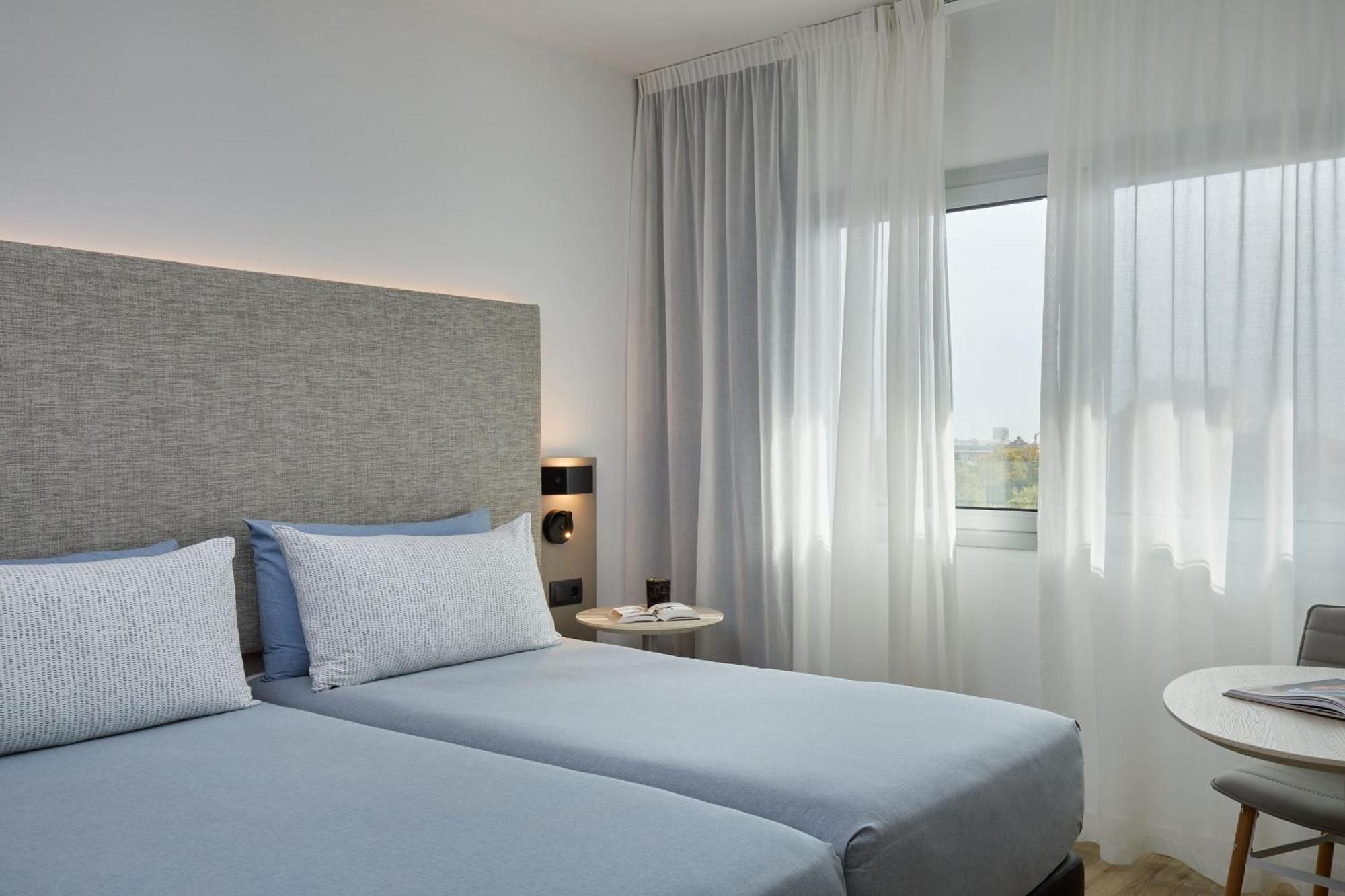 Studio mit Stadtblick und Verbindungstür