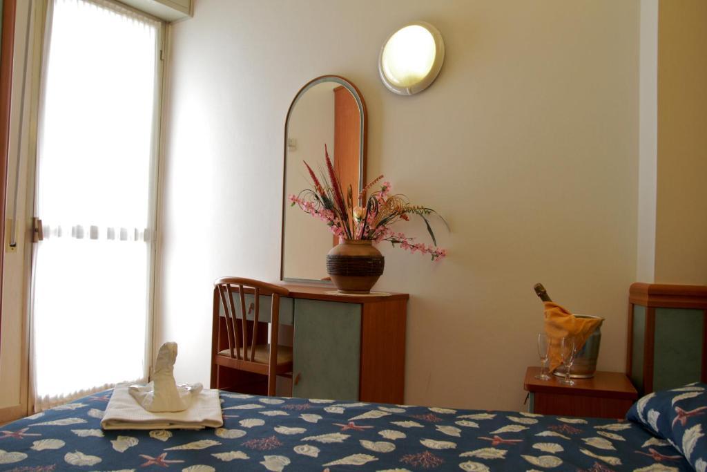 Sextuple Room with Side Sea View,22085958:JPEG