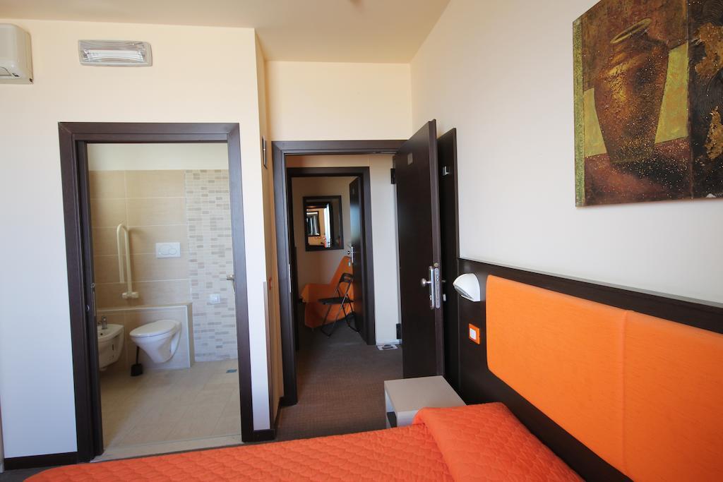 One-Bedroom Apartment with Sea View,234987829:JPEG