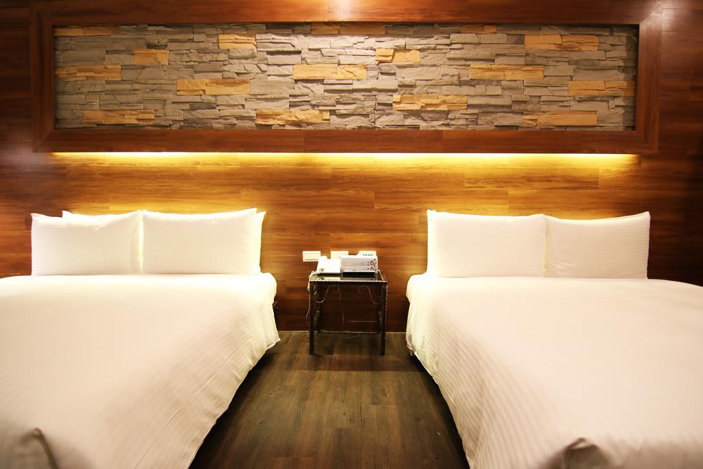 Standard Quadruple Room,683046483:JPEG