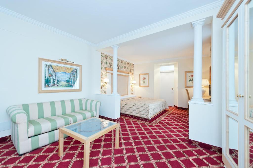 Queen Room with Pool View,1580307249:JPEG