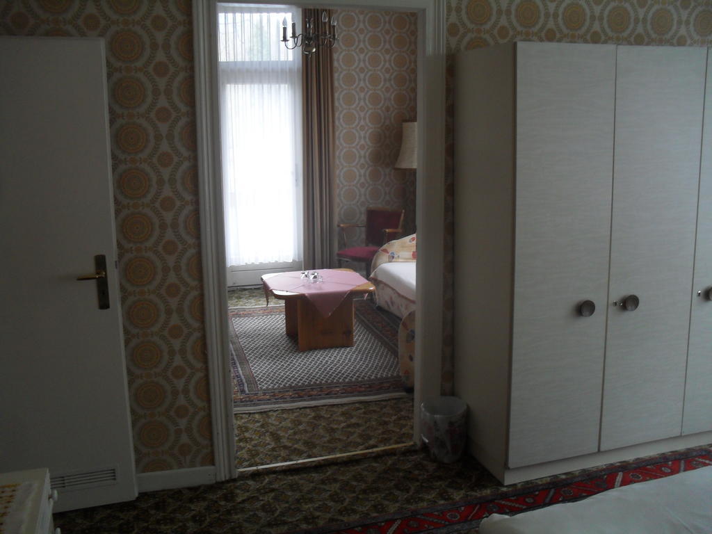 Single Room,248515945:JPEG