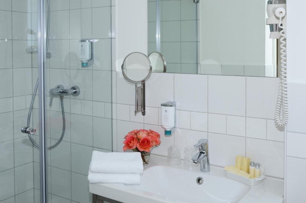 Doppel- oder Zweibettzimmer