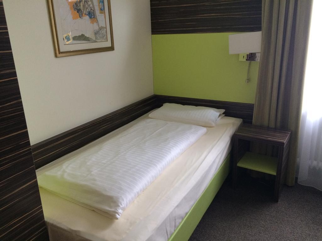 Single Room,257931257:JPEG