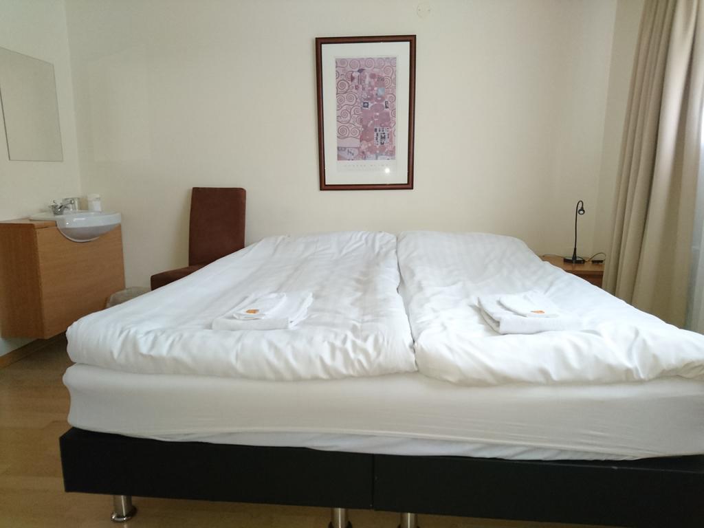 Vierbettzimmer mit Gemeinschaftsbad