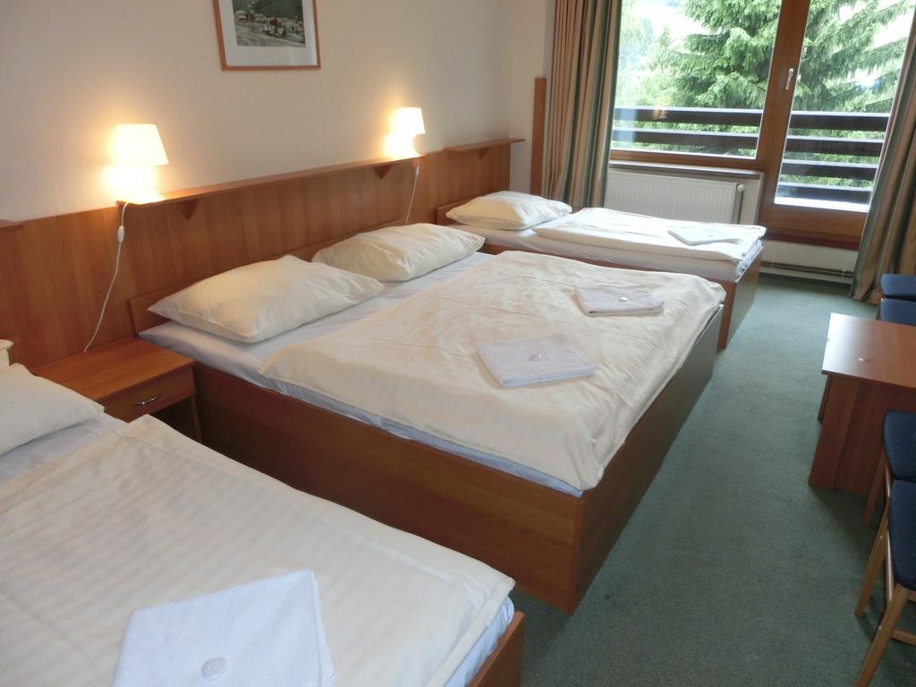 Vierbettzimmer mit Balkon