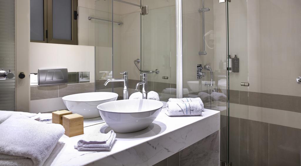 Single Interior Room Without View,272115985:JPEG