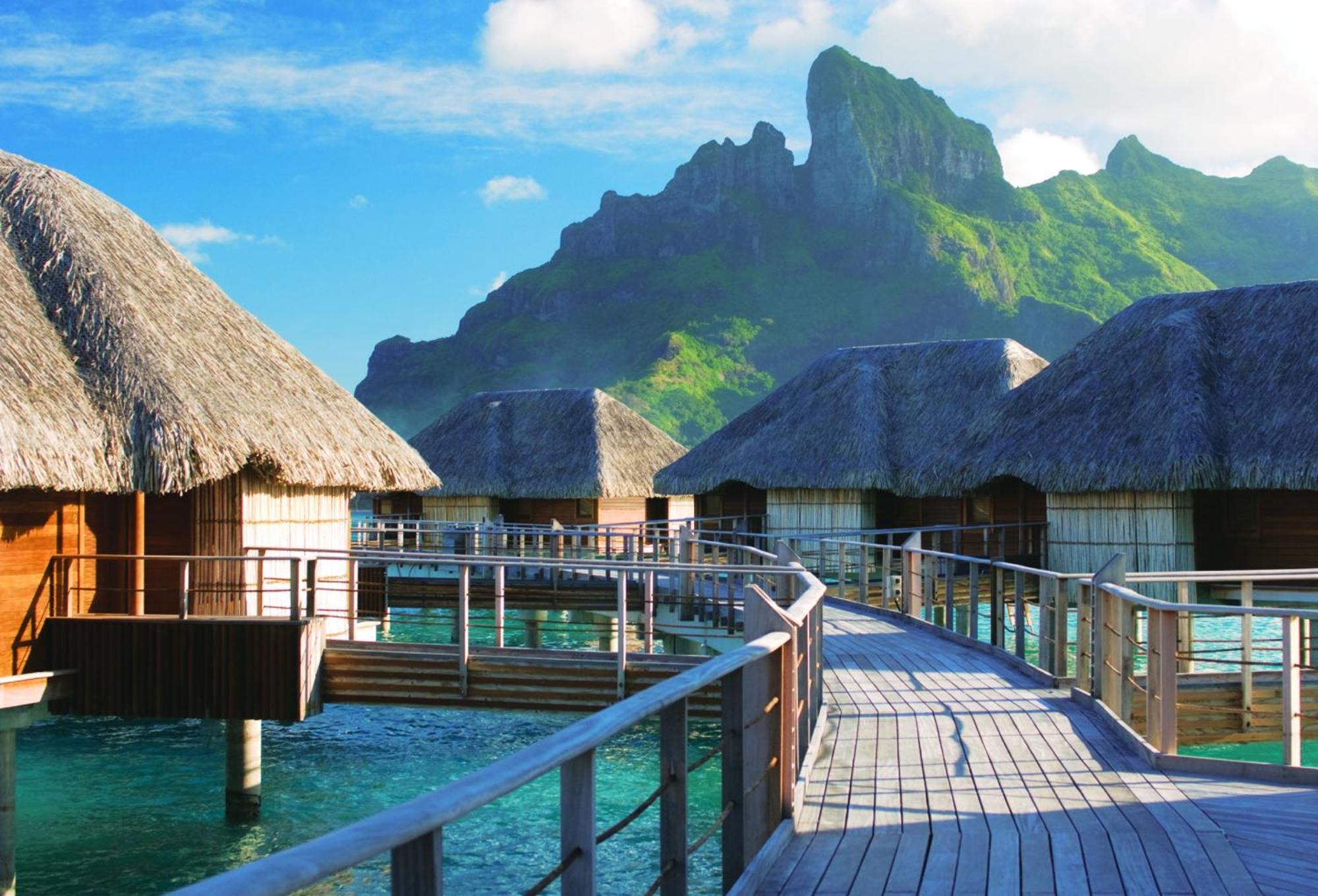 Bungalow-Suite mit 1 Schlafzimmer mit Kingsize-Bett und Strandblick - über dem Wasser