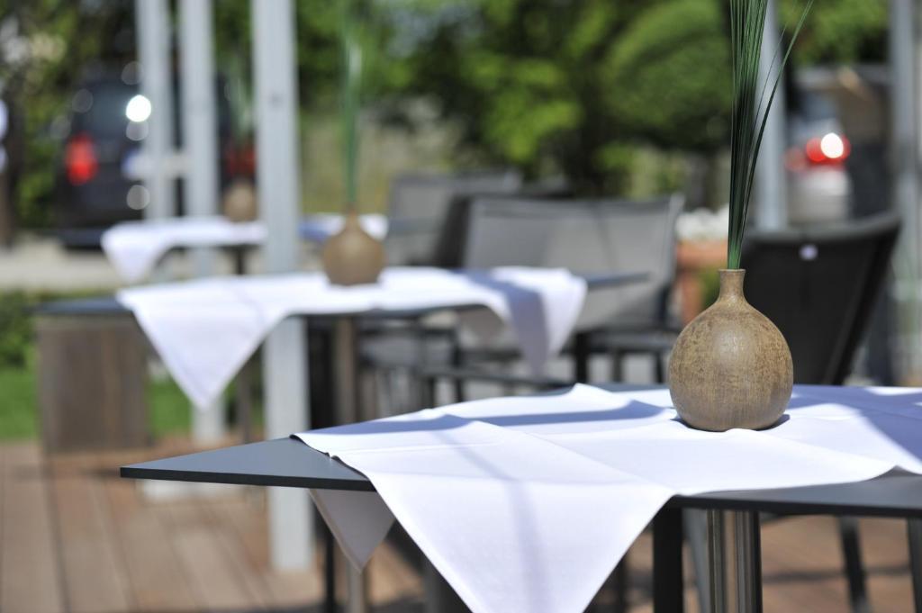 Double Room with Lake View,30332519:JPEG