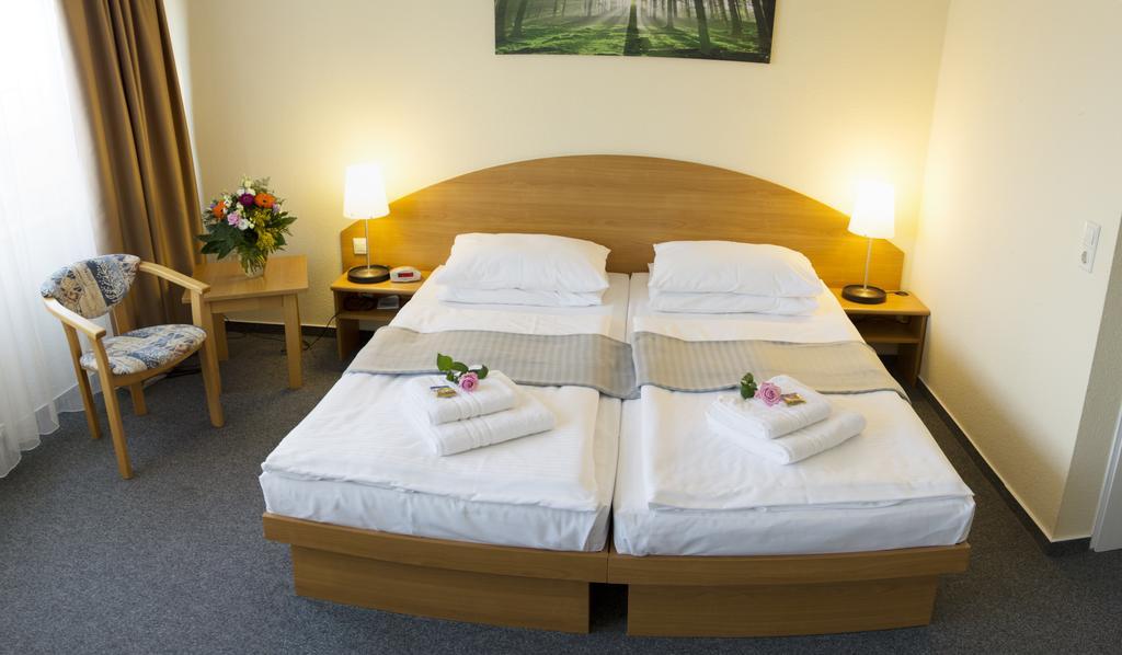 Double Room,382692631:JPEG