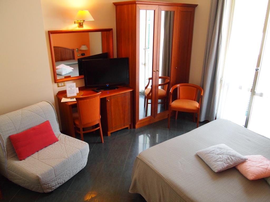 Classic Triple Room,917577061:JPEG