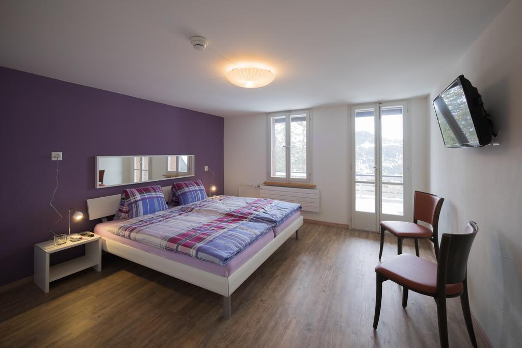 Two-Bedroom Apartment Balcony Mountain View no daily cleaning