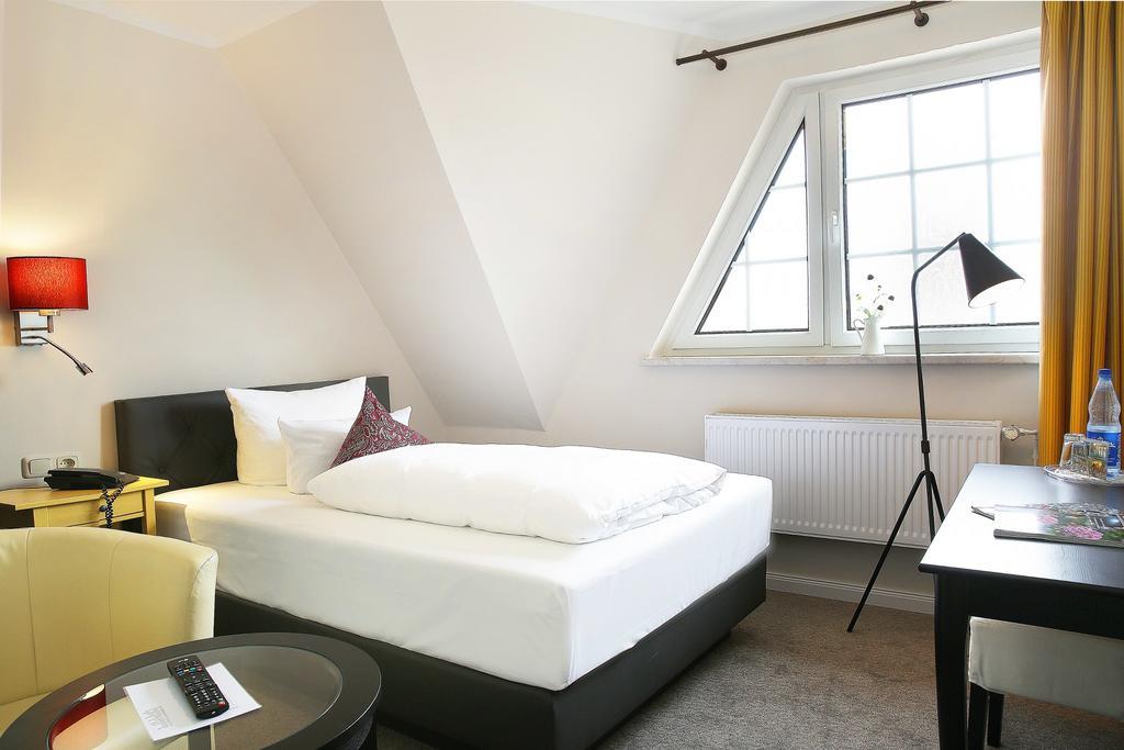 Standard Single Room,1305218956:JPEG