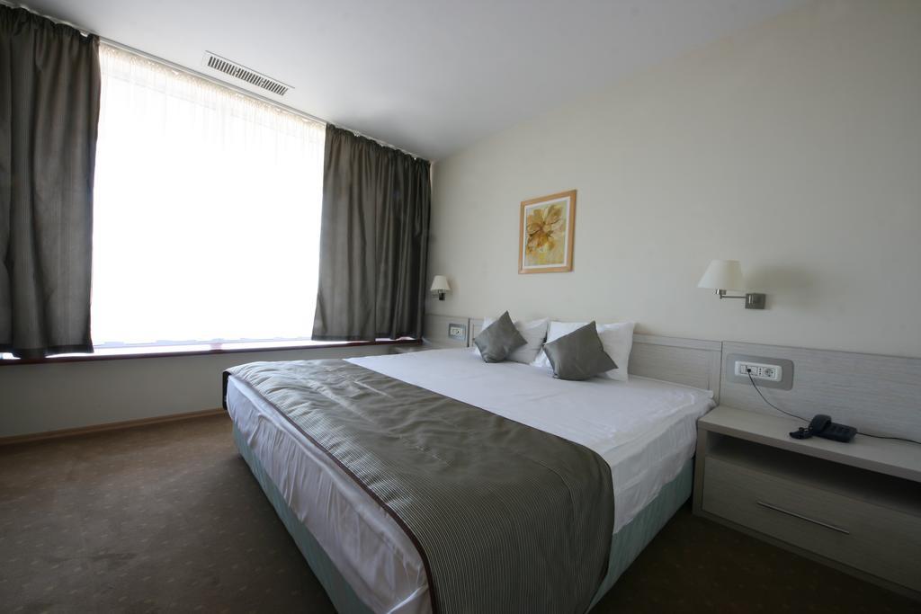 One-Bedroom Apartment,130839557:JPEG