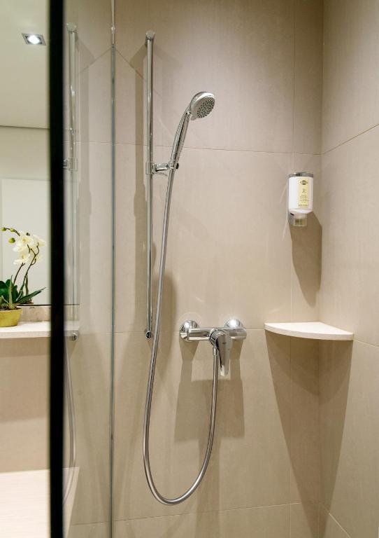 Single Room - West-Facing,990189952:JPEG