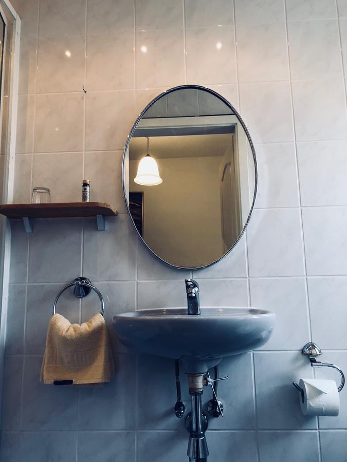 Small Single Room,630905718:JPEG
