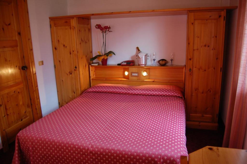 Doppel- oder Zweibettzimmer