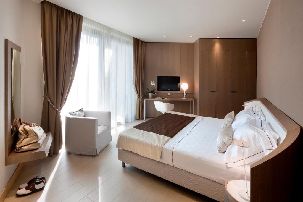 Doppel- oder Zweibettzimmer