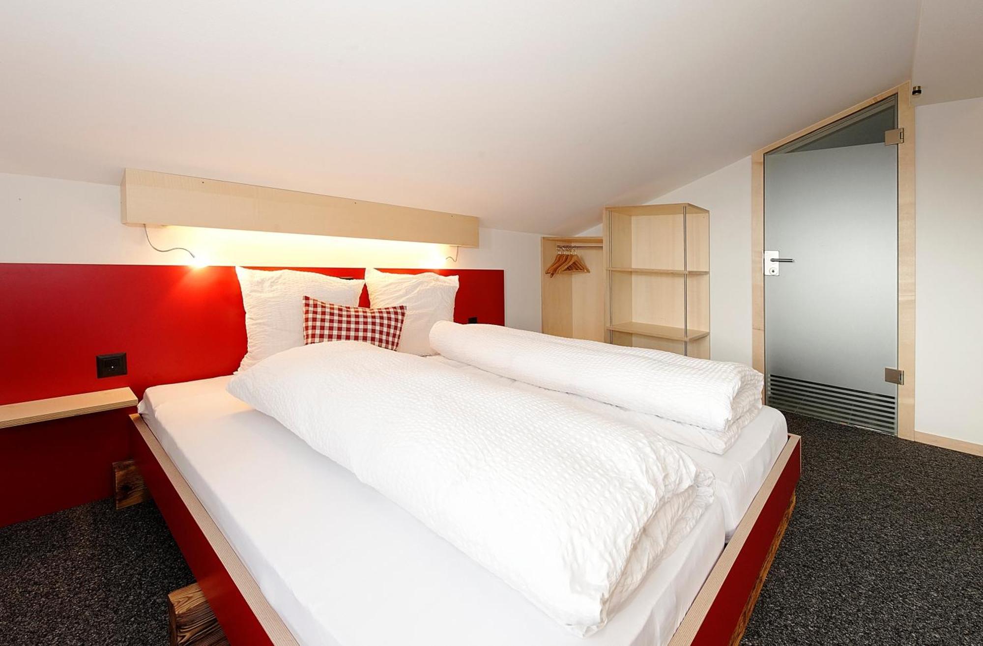 Quadruple Room with Eiger Mountain View,942529685:JPEG