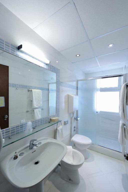 Double Room,689111397:JPEG