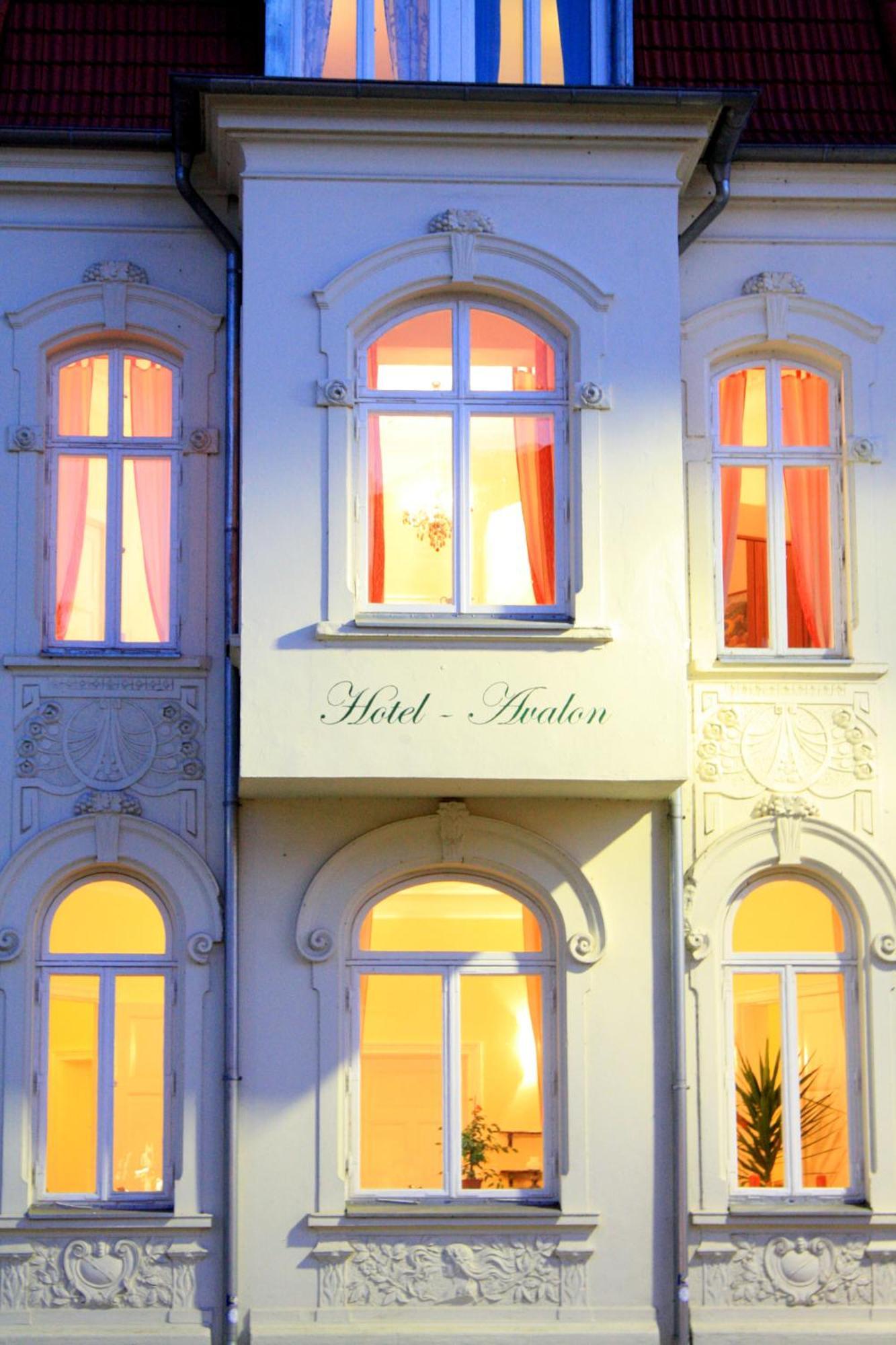 Suite (2 Adults),691799889:JPEG