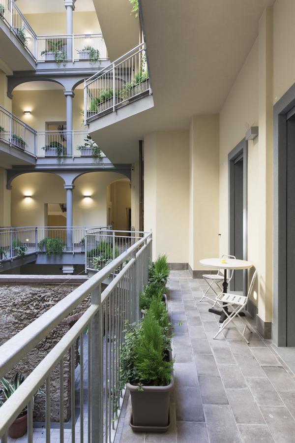 Apartment Balcony,695332554:JPEG