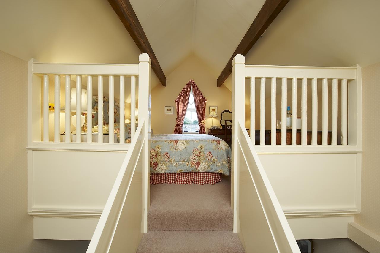 Classic Cottage,696472182:JPEG
