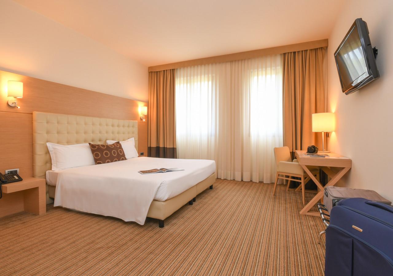 Double or Twin Room,696917949:JPEG