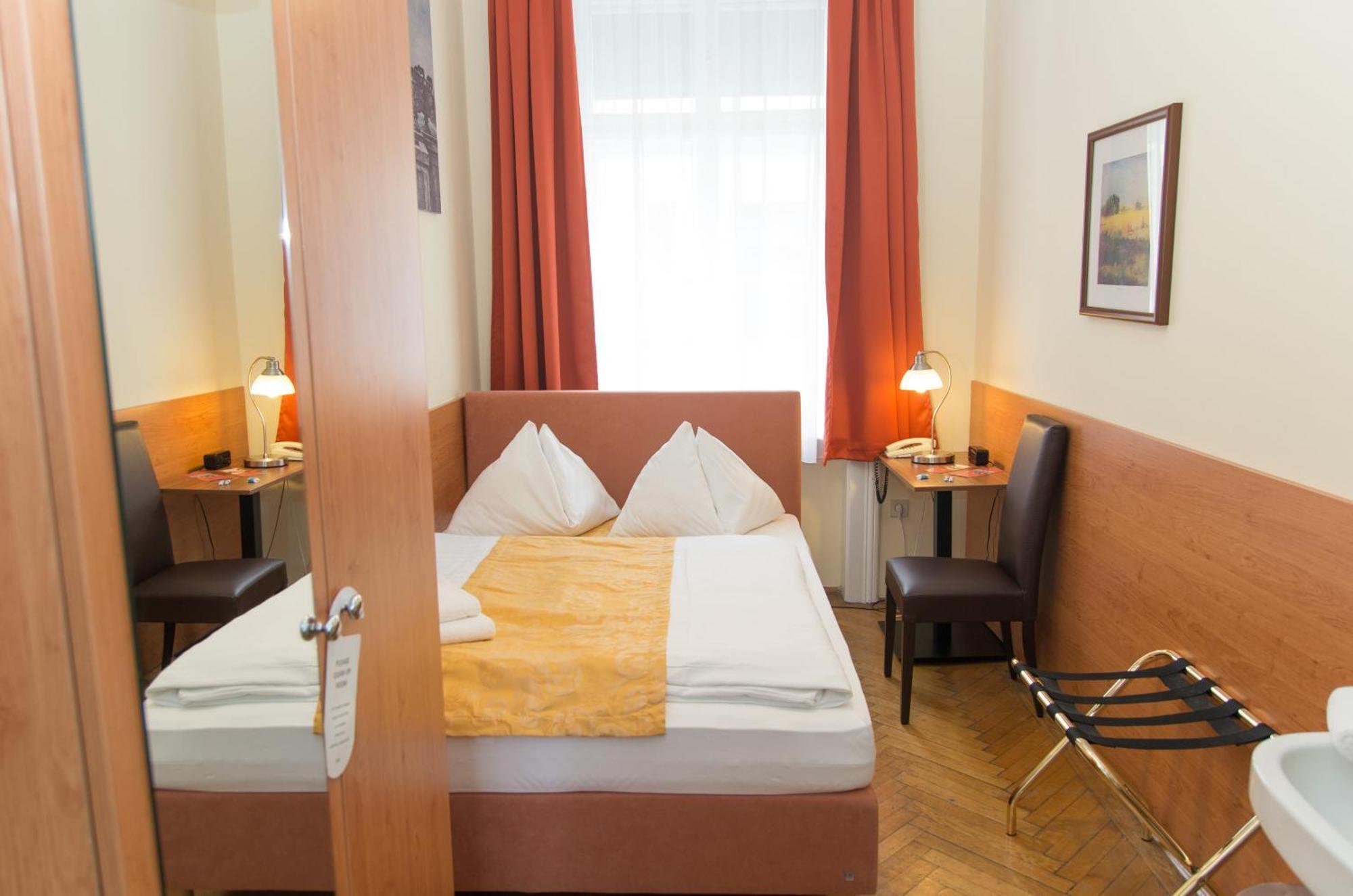 Small Double Room,1588077787:JPEG